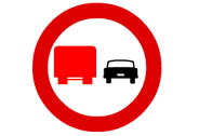 R-306. Adelantamiento prohibido para camiones