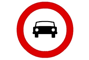 señal R-103 Entrada prohibida a vehículos de motor, excepto motocicletas de dos ruedas sin sidecar