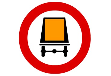 señal R-108 Entrada prohibida a vehículos que transportes mercancías peligrosas