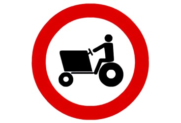 Señal R-111 Entrada prohibida a vehículos agrícolas de motor