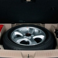 ¿Están obligados todos los automóviles a llevar una rueda de repuesto y las herramientas indispensables para su cambio?