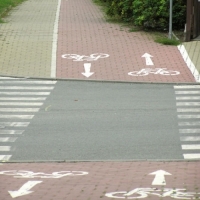 ¿Está permitido parar en un carril reservado para el uso de bicicletas?