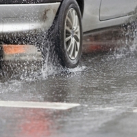 El aquaplanning produce…