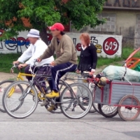 ¿Pueden las bicicletas llevar un remolque en su parte trasera?