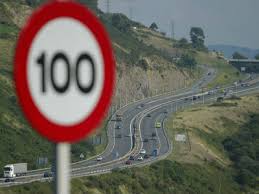 En este tramo de autovía, ¿se puede circular a más de 100 km/h para adelantar?