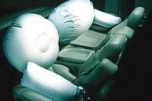La eficacia del airbag está garantizada cuando se usa…