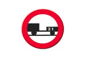 Esta señal, ¿prohíbe la entrada de camiones?