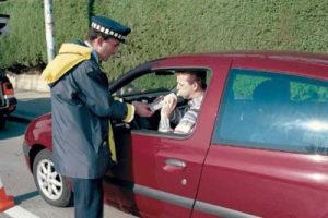 Los Agentes inmovilizan su vehículo porque tiene una tasa de alcohol mayor de la permitida. ¿Cuándo puede volver a conducir?