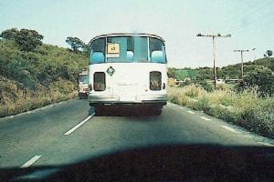 ¿Cuál es la tasa máxima de alcohol permitida para un conductor de un vehículo de transporte escolar?