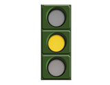 ¿Qué indica la luz amarilla fija iluminada en un semáforo circular?.