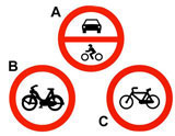 ¿Cuál de estas señales prohíbe la entrada a los ciclomotores?