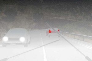 ¿Se pueden encender las luces antiniebla traseras durante la conducción con una fuerte lluvia?