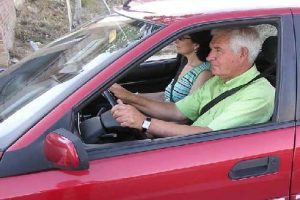 La edad avanzada, ¿puede ser un factor que favorezca la distracción al volante?