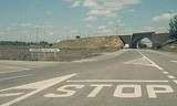 En esta intersección con señal de STOP, ¿qué debe hacer?