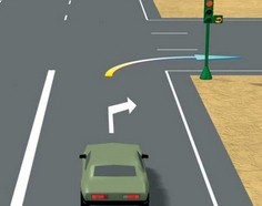 Quiere girar a la derecha, ¿cómo debe avisar a los demás conductores?