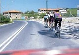 Cuando se encuentre circulando por una vía y advierta gran presencia de ciclistas, deberá…