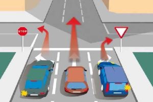 En esta intersección, ¿qué señal debe obedecer el vehículo azul para girar a la derecha?