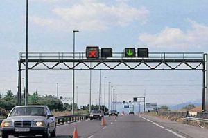La flecha verde del semáforo de carril, ¿qué indica?