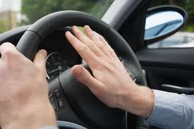 El conductor de un vehículo puede utilizar las señales acústicas para advertir su presencia a otros usuarios…
